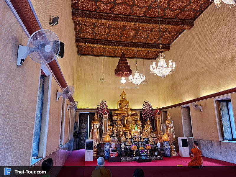 ด้านในพระอุโบสถ