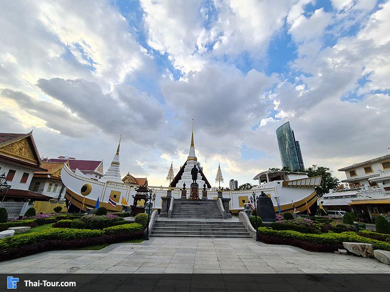 ด้านหน้าวัดยานนาวา