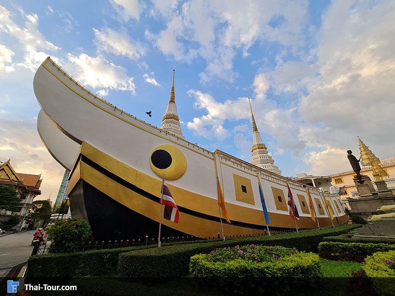 ด้านหน้าวัดยานนาวา