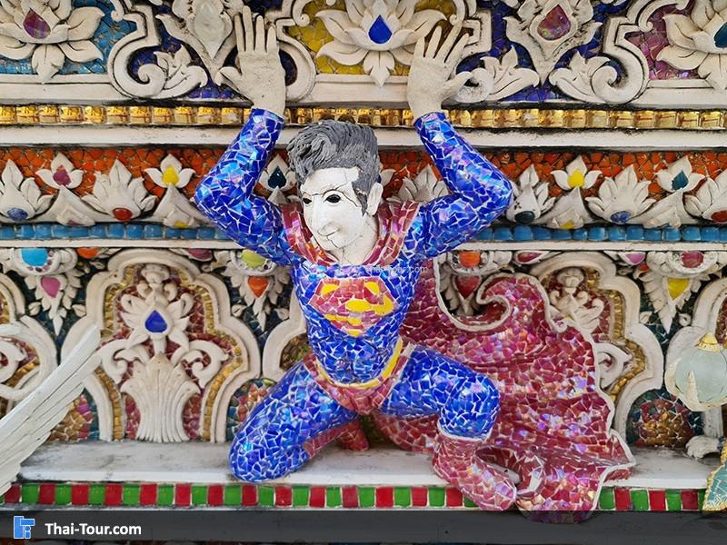 ประติมากรรมตัวการ์ตูนและซูเปอร์ฮีโร่ 