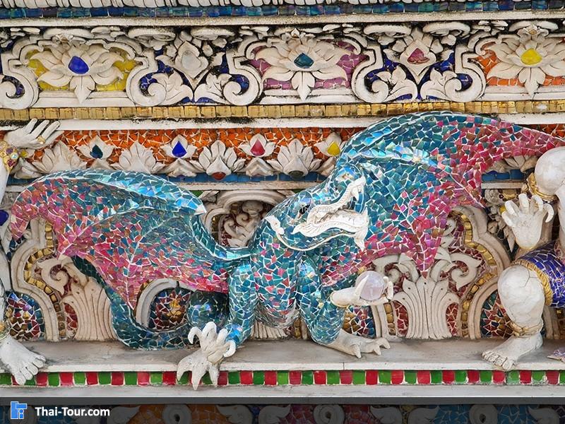 ประติมากรรมตัวการ์ตูนและซูเปอร์ฮีโร่ 