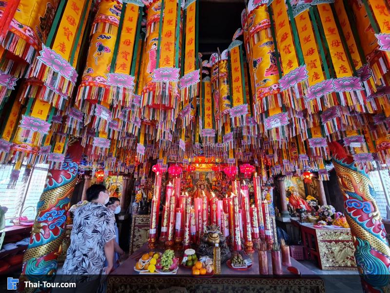 ด้านในของ เขาสามมุข