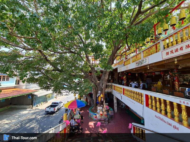 บรรยากาศรอบๆ เขาสามมุข