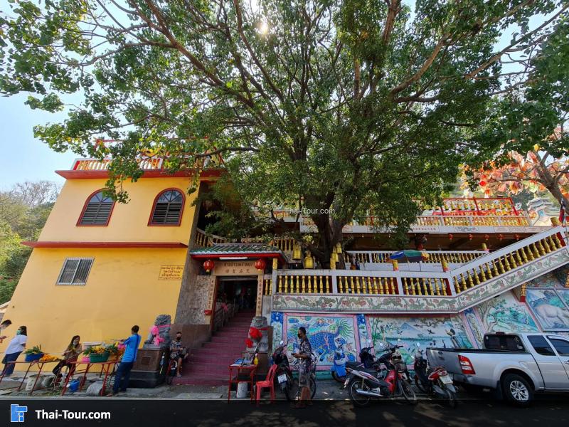 บรรยากาศรอบๆ เขาสามมุข