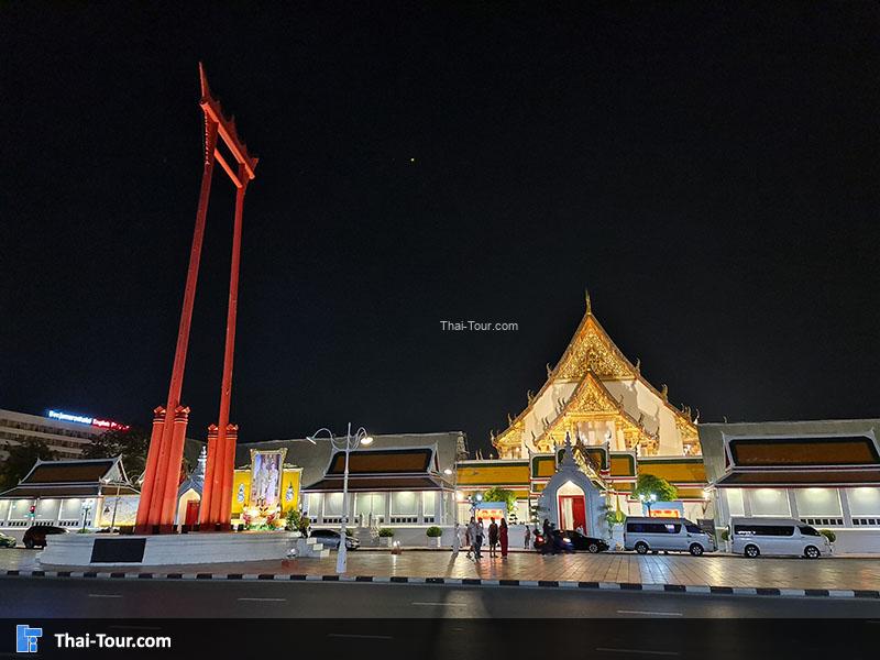 เสาชิงช้ายามค่ำคืน