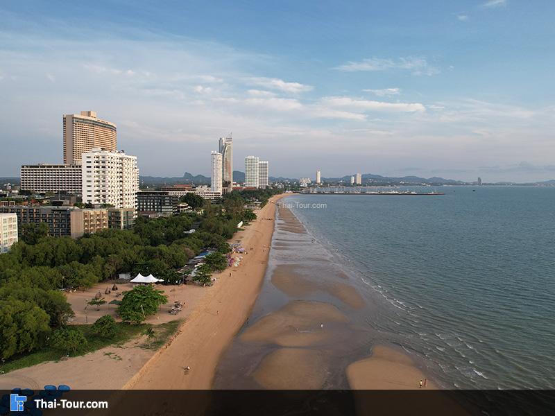 ภาพมุมสูง ชายหาด หน้า หาดนาจอมเทียน