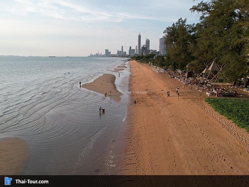 ภาพมุมสูง ชายหาด หน้า หาดนาจอมเทียน