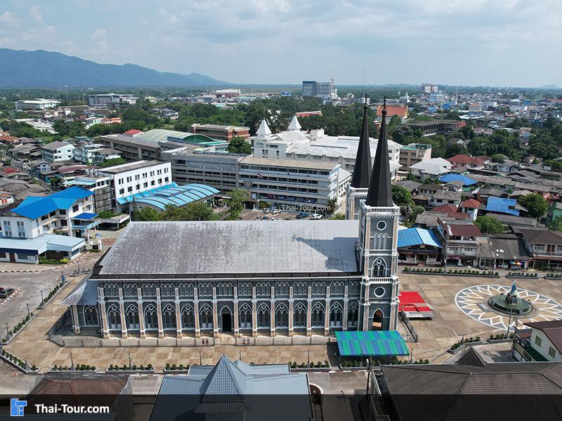 ภาพมุมสูง โบสถ์คาทอลิก