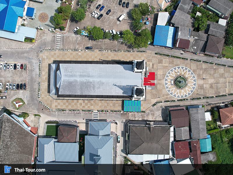 ภาพมุมสูง โบสถ์คาทอลิก