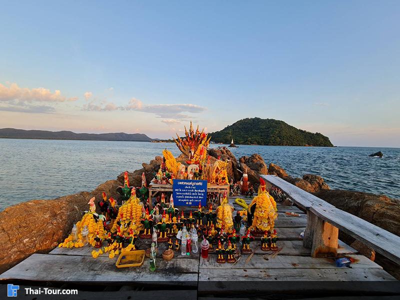 เจดีย์กลางน้ำบ้านหัวแหลมเจดีย์กลางน้ำบ้านหัวแหลม