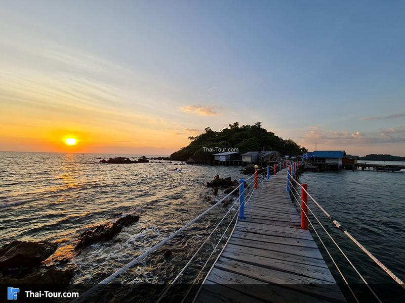 เจดีย์กลางน้ำบ้านหัวแหลมเจดีย์กลางน้ำบ้านหัวแหลม