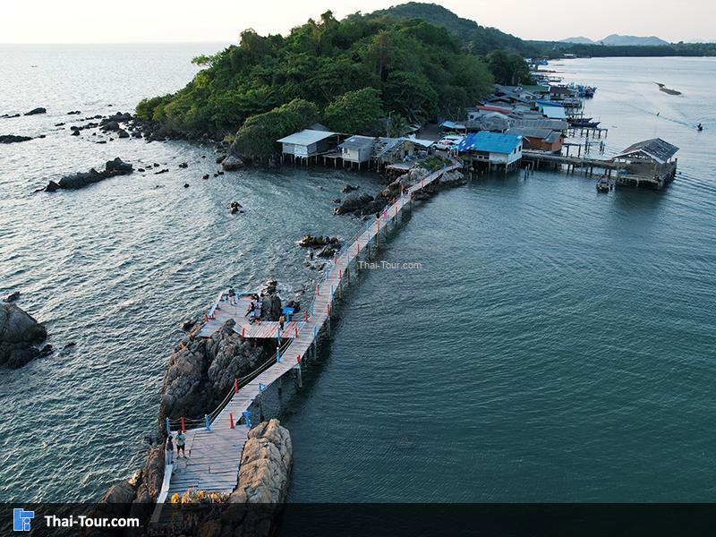 ภาพมุมสูง เจดีย์กลางน้ำบ้านหัวแหลมเจดีย์กลางน้ำบ้านหัวแหลม