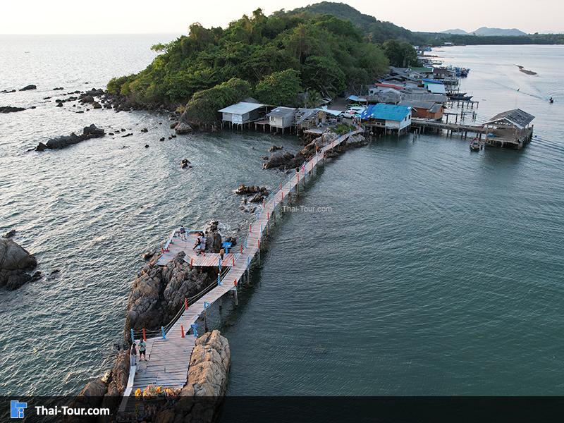 ภาพมุมสูง เจดีย์กลางน้ำบ้านหัวแหลมเจดีย์กลางน้ำบ้านหัวแหลม