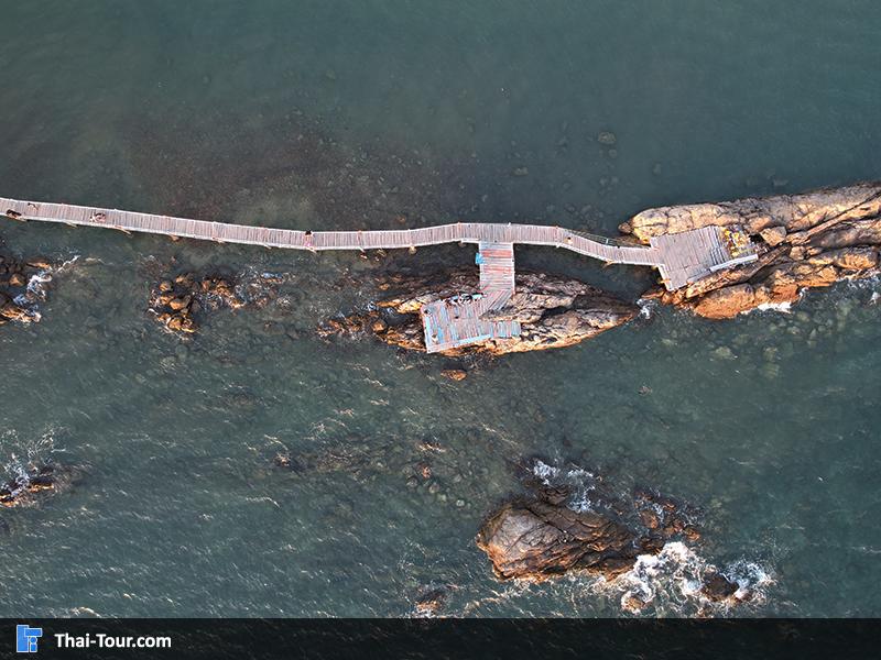 ภาพมุมสูง เจดีย์กลางน้ำบ้านหัวแหลมเจดีย์กลางน้ำบ้านหัวแหลม