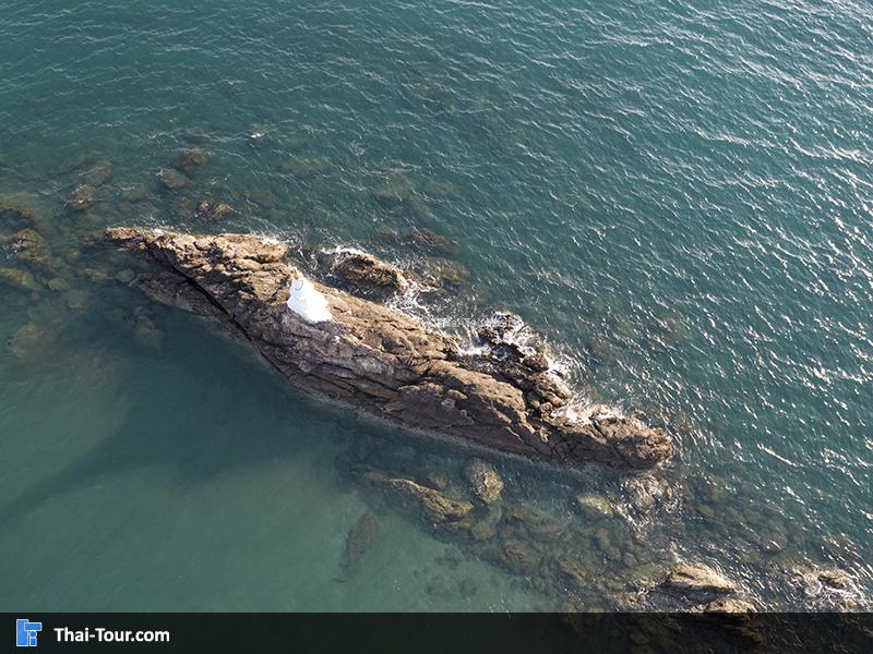 ภาพมุมสูง เจดีย์กลางน้ำบ้านหัวแหลมเจดีย์กลางน้ำบ้านหัวแหลม