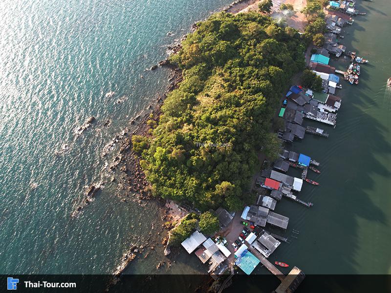 ภาพมุมสูง เจดีย์กลางน้ำบ้านหัวแหลมเจดีย์กลางน้ำบ้านหัวแหลม