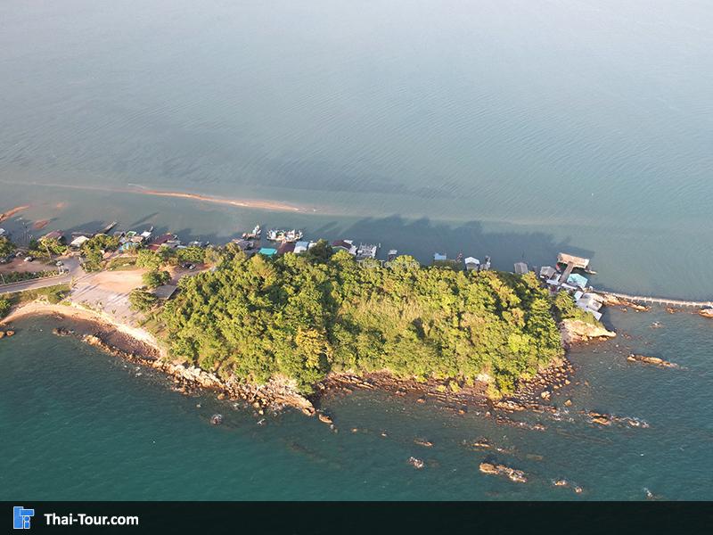 ภาพมุมสูง เจดีย์กลางน้ำบ้านหัวแหลมเจดีย์กลางน้ำบ้านหัวแหลม