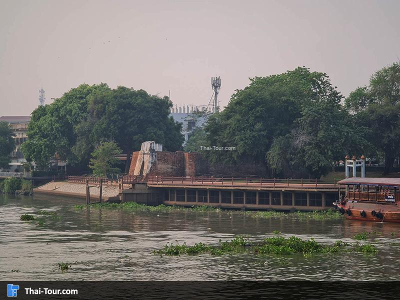 ภาพมุมสูง ป้อมเพชร