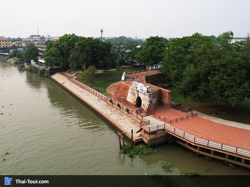 ภาพมุมสูง ป้อมเพชร