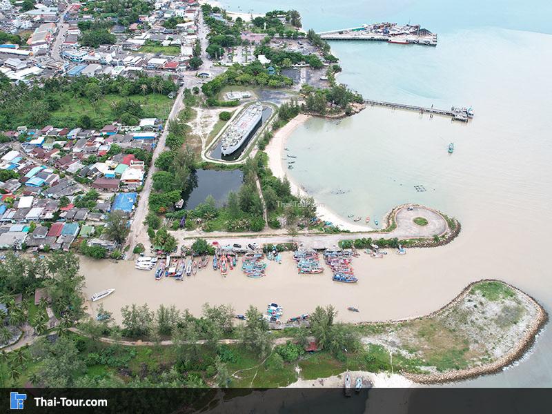 ภาพมุมสูงท่าเรือราชาเฟอร์รี่ ท้องศาลา
