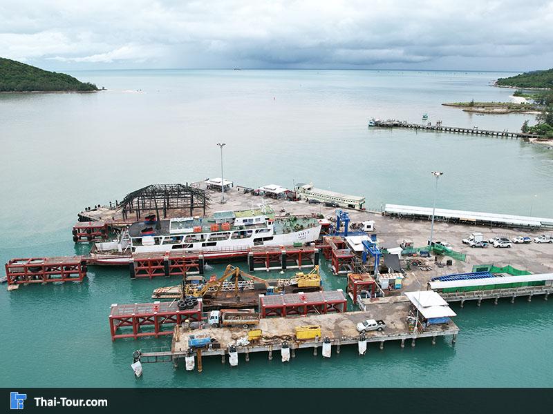 ภาพมุมสูงท่าเรือราชาเฟอร์รี่ ท้องศาลา