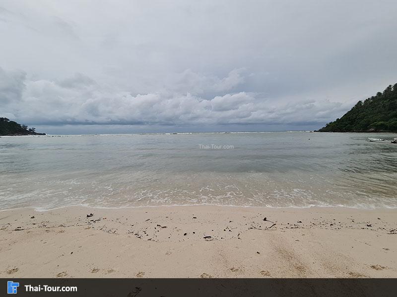 ชายหาด แม่หาด