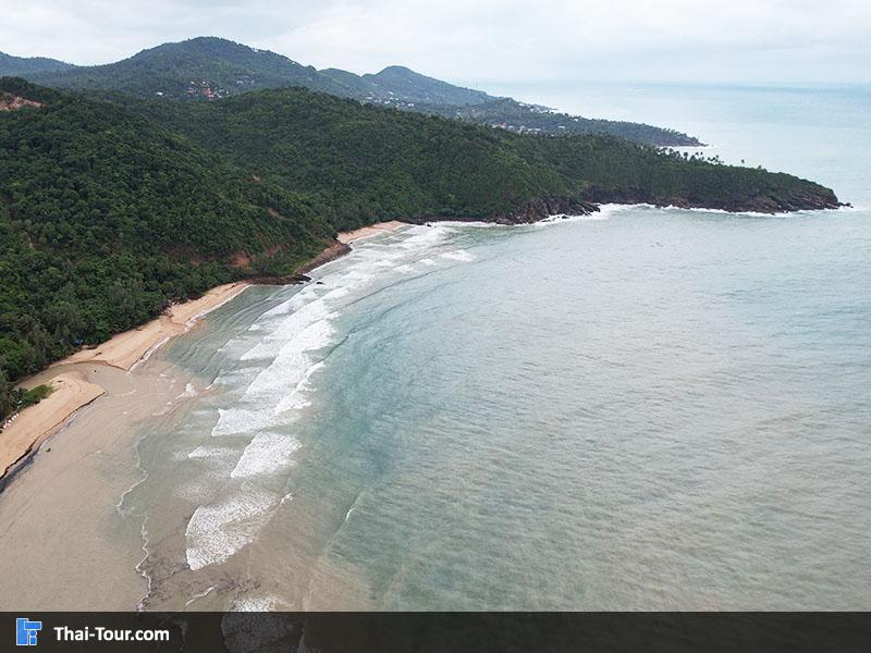 ภาพมุมสูง ชายหาด แม่หาด