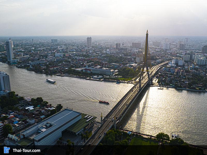 บรรยากาศยามค่ำคืนที่พระราม 8 