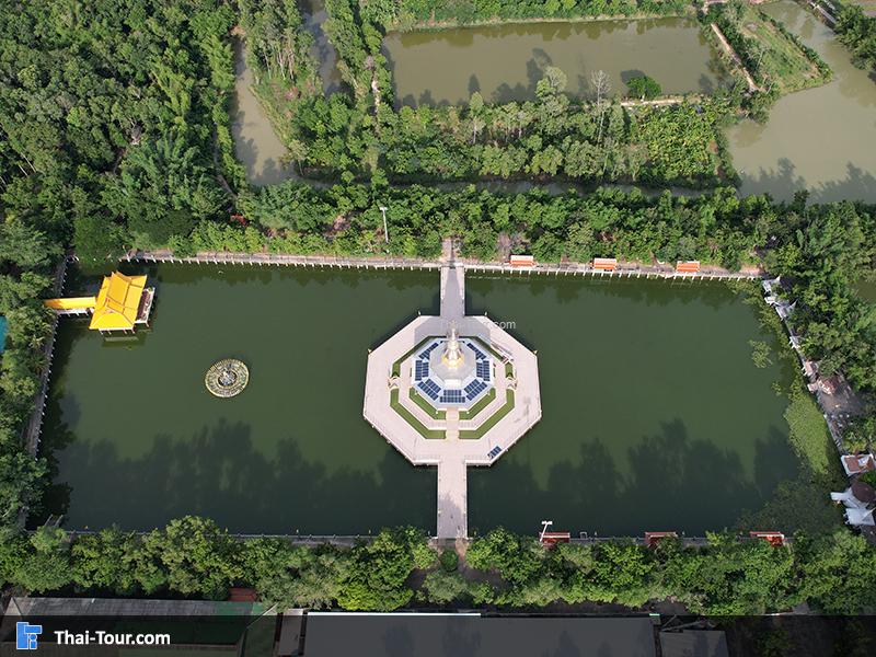 ภาพมุมสูง เจดีย์กลางน้ำ 