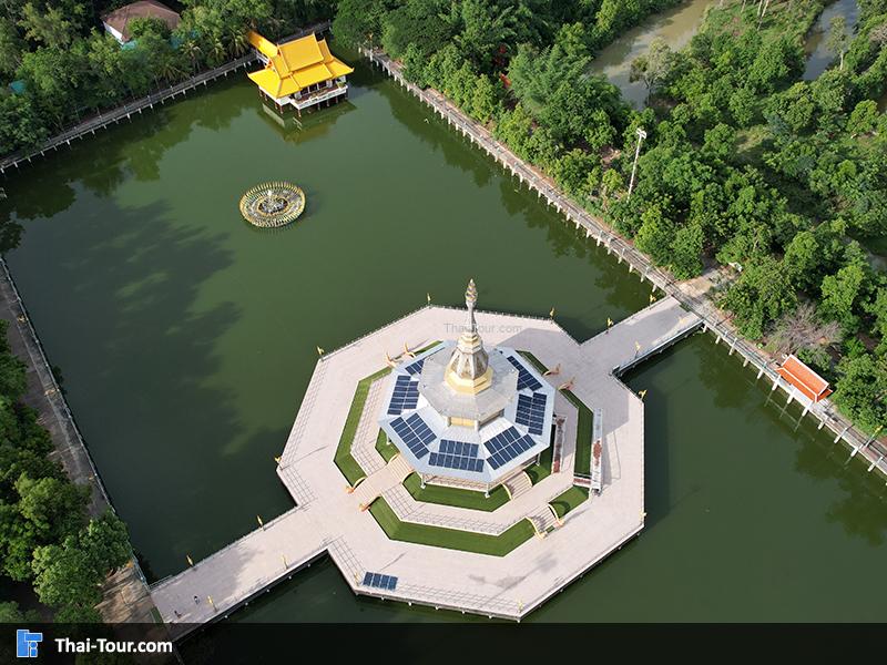 ภาพมุมสูง เจดีย์กลางน้ำ 