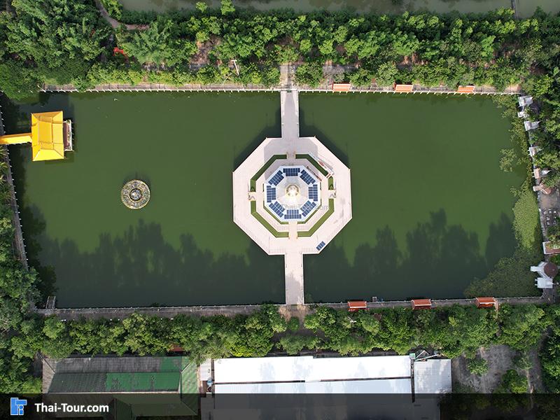 ภาพมุมสูง เจดีย์กลางน้ำ 
