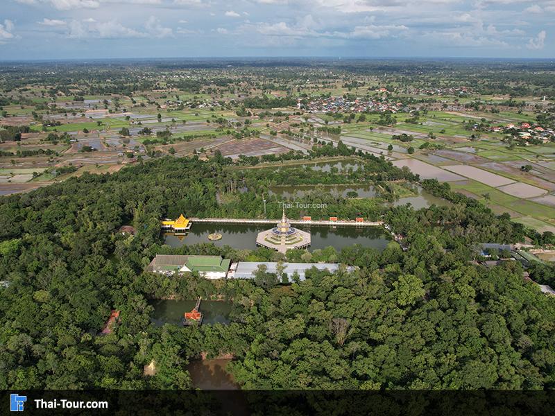 ภาพมุมสูง เจดีย์กลางน้ำ 