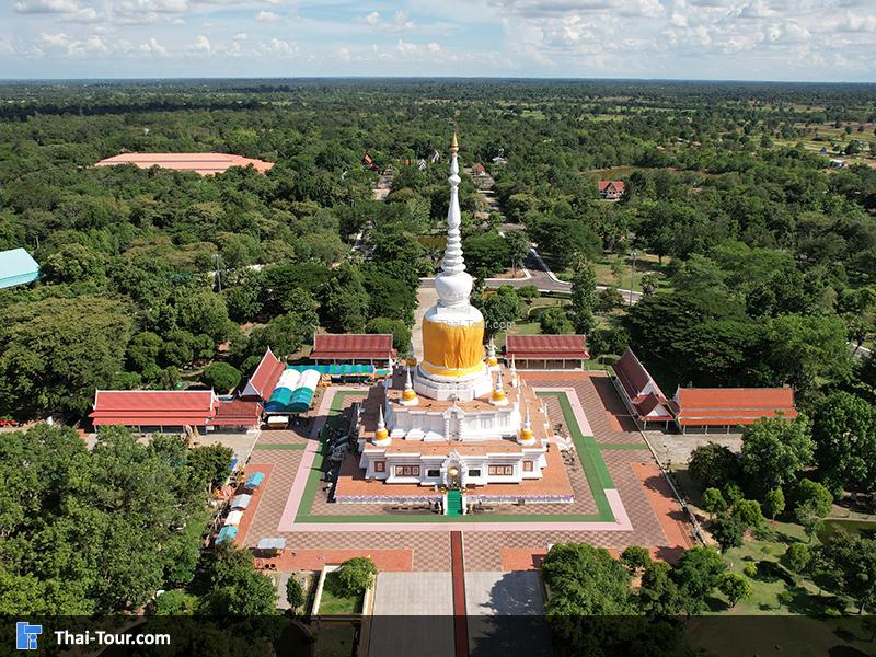 ภาพมุมสูง ร่ายล้อมด้วยธรรมชาติ พระธาตุนาดูน
