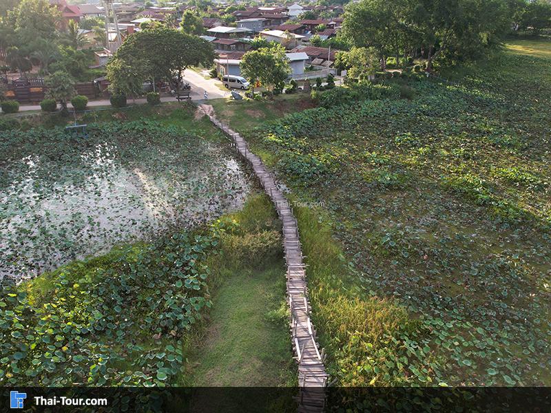 ภาพมุมสูง สะพานไม้แกดำ