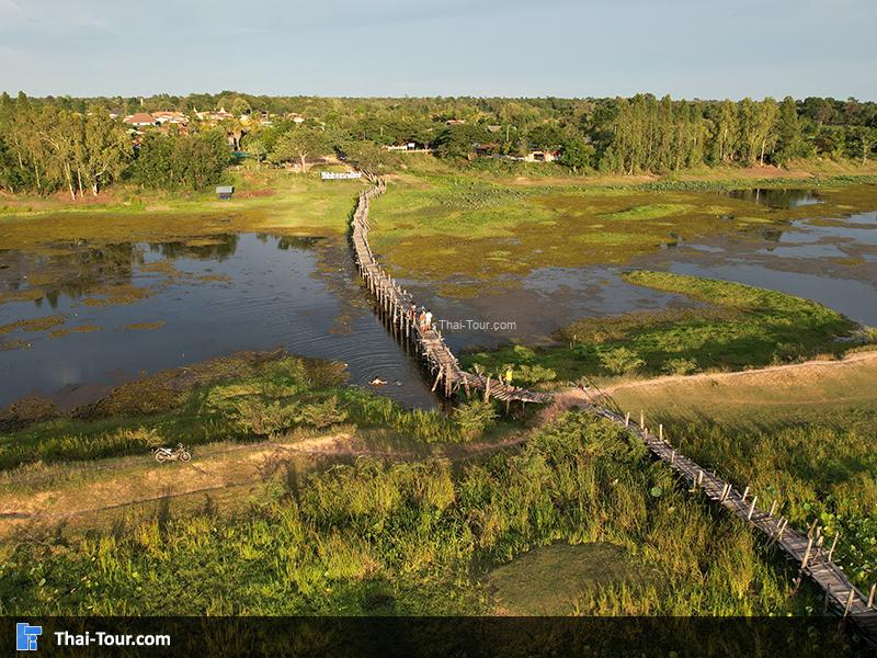 ภาพมุมสูง สะพานไม้แกดำ