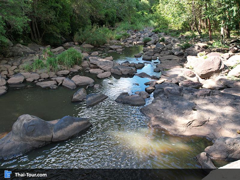 น้ำตกตาดโตน