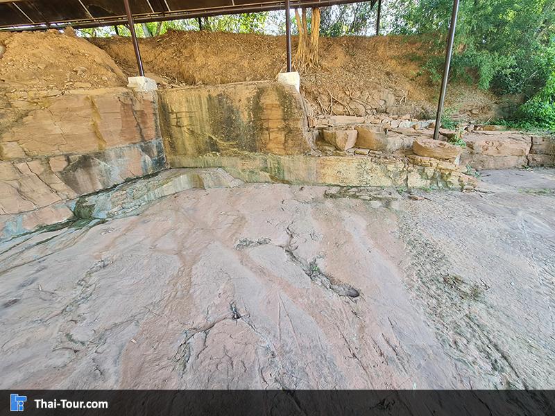 แหล่งเรียนรู้ รอยเท้าไดโนเสาร์ ท่าอุเทน