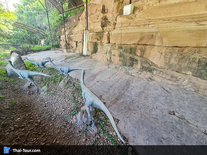 แหล่งเรียนรู้ รอยเท้าไดโนเสาร์ ท่าอุเทน