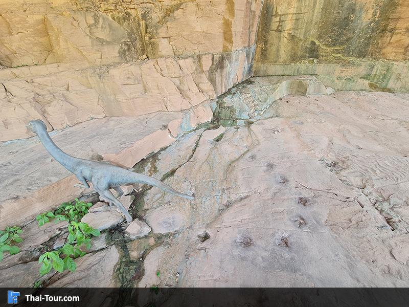 แหล่งเรียนรู้ รอยเท้าไดโนเสาร์ ท่าอุเทน