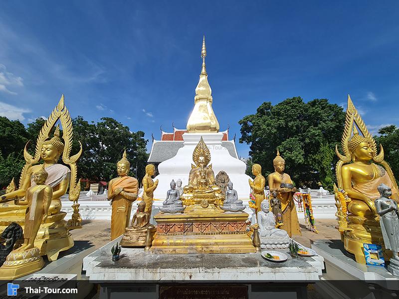 องค์พระธาตุขามแก่นยังเป็นเจดีย์ที่มีรูปทรงงดงาม สูงประมาณ 10 ม. มีฐานเป็นรูปบัวคว่ำ