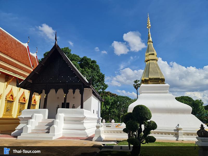  มีสิมหรือโบสถ์เก่าซึ่งสร้างคู่กับพระธาตุมาแต่โบราณ เป็นสถาปัตยกรรมแบบล้านช้างรูปทรงสวยงาม