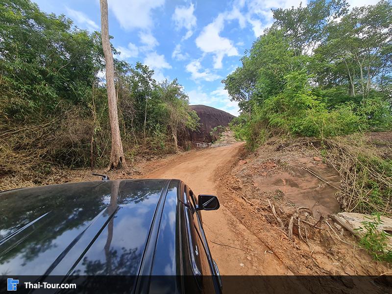 รถสำหรับขึ้น หินสามวาฬ บึงกาฬ
