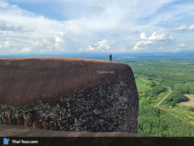หินสามวาฬ บึงกาฬ