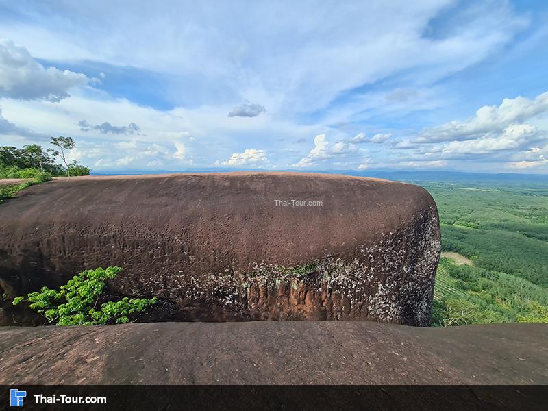 หินสามวาฬ บึงกาฬ