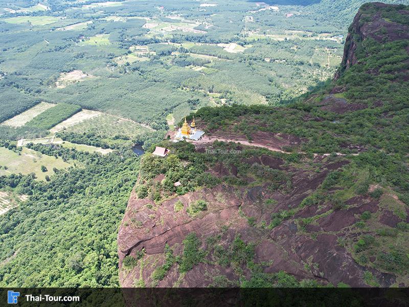 ภาพมุมสูง เจดีย์หลวงปู่เสาร์