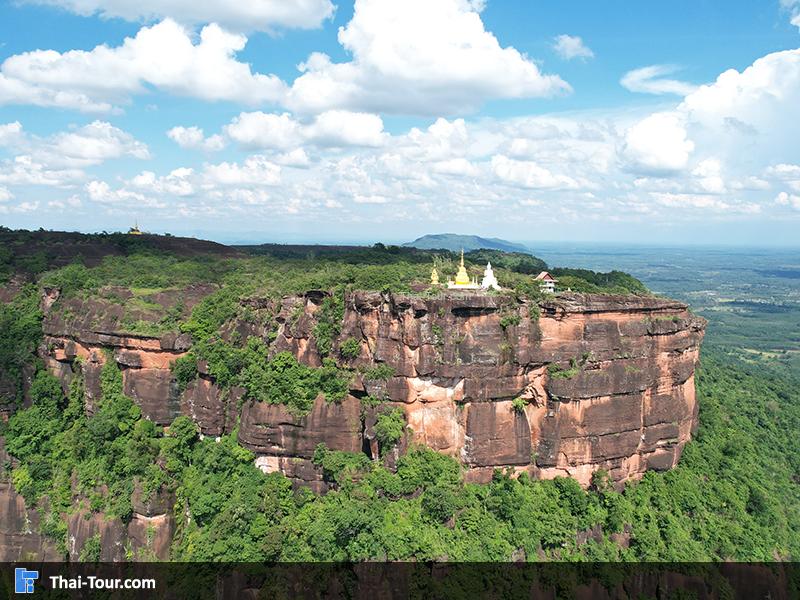 ภาพมุมสูง เจดีย์หลวงปู่เสาร์