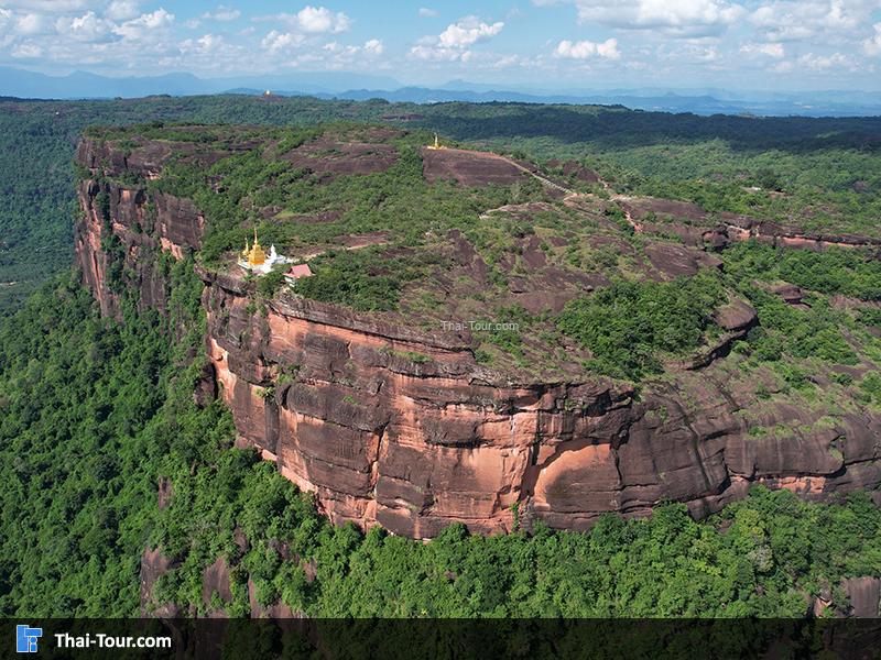 ภาพมุมสูง เจดีย์หลวงปู่เสาร์