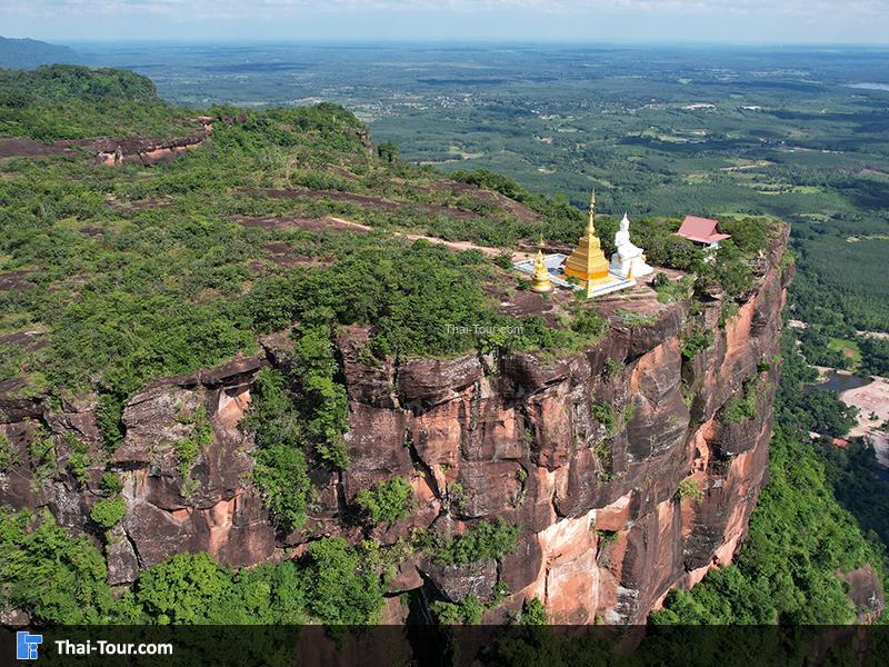 ภาพมุมสูง เจดีย์หลวงปู่เสาร์