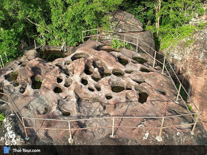 ภาพมุมสูง ส้างร้อยบ่อ