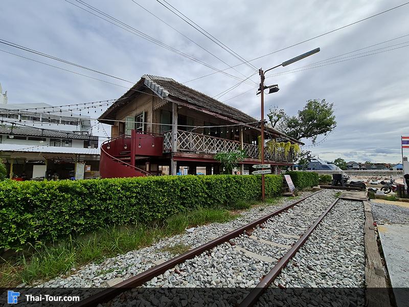 ตลาดร่มหุบ